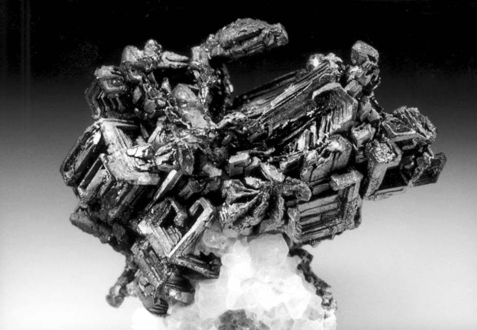 Aguilarite mineral