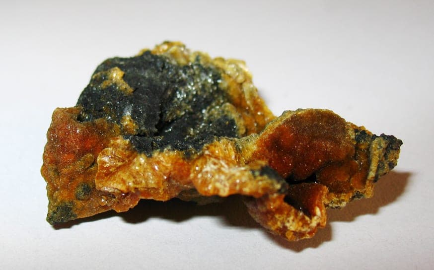 Aluminocopiapite mineral