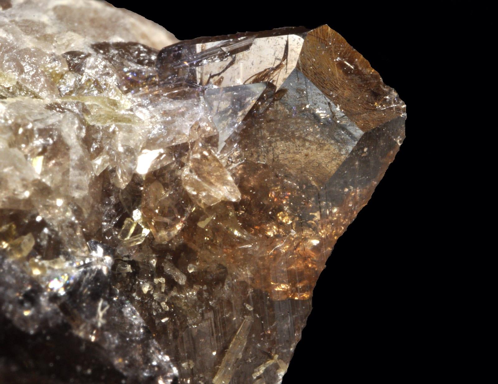 Axinite-(Fe) mineral — Axinite (Fe) 3