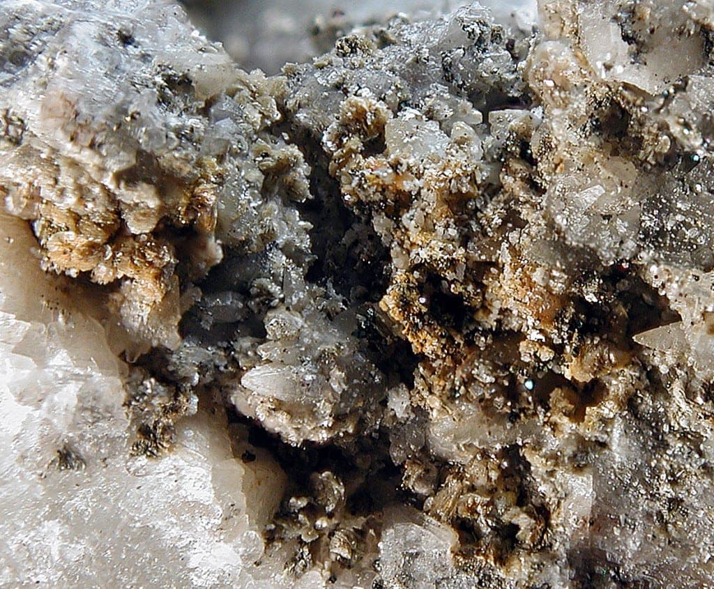 Bastnäsite-(La) mineral — Bastnäsite (La) 322857