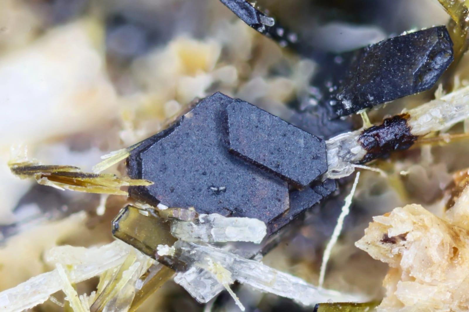 Batiferrite mineral