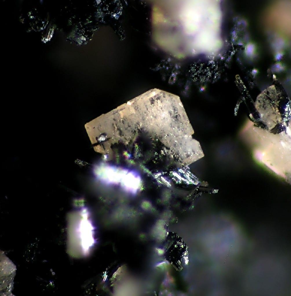 Benyacarite mineral