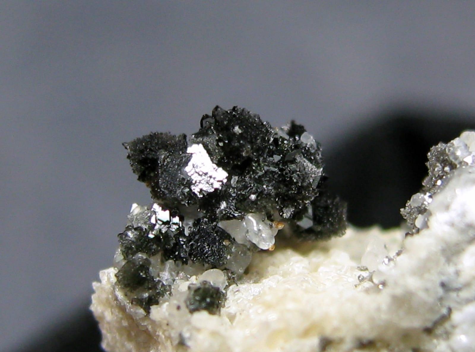 Calzirtite mineral