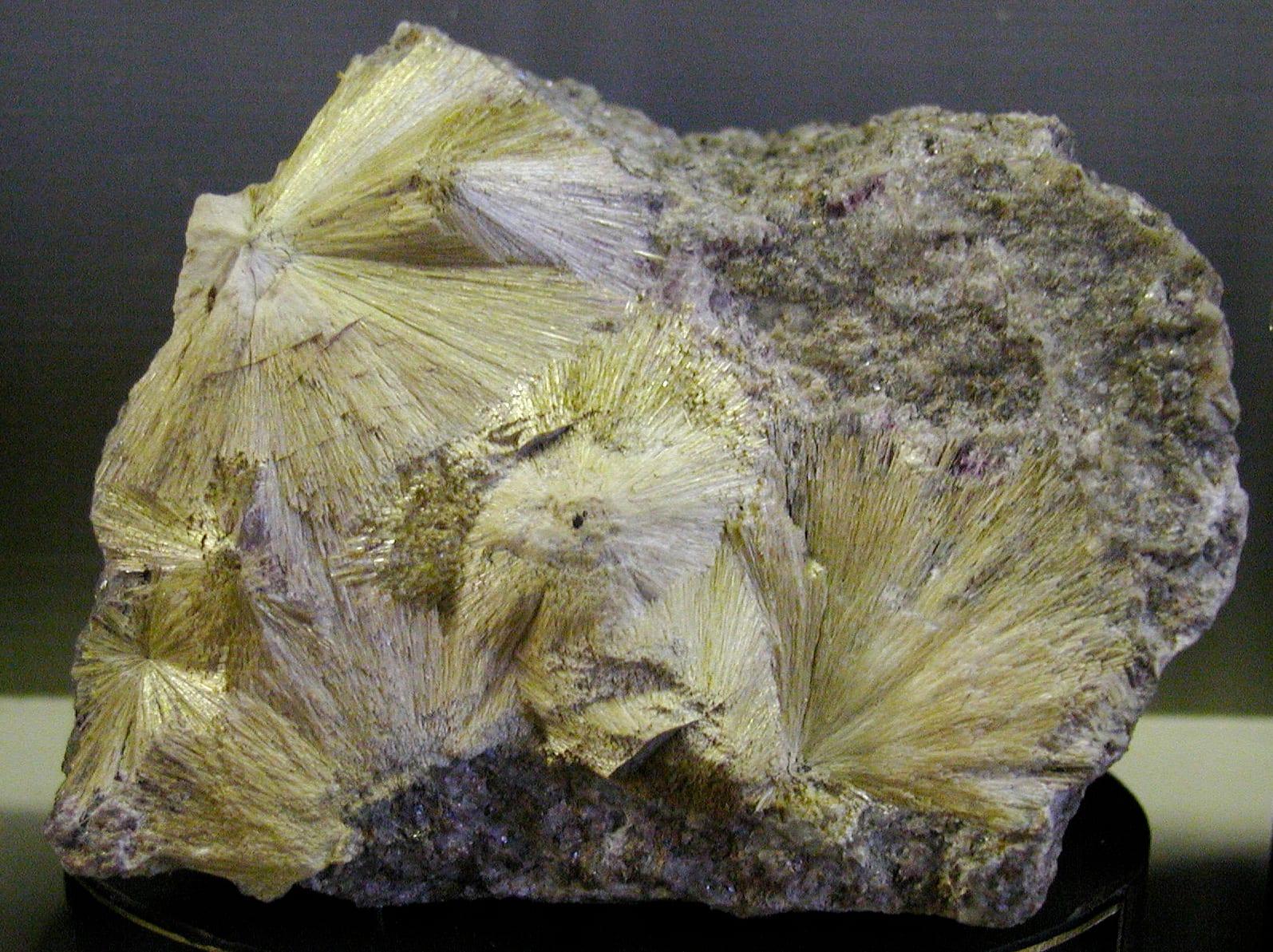 Carpholite mineral