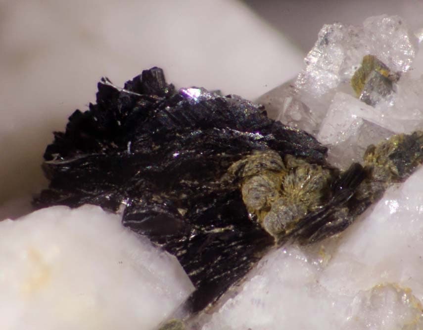 Cervandonite-(Ce) mineral — Cervandonite (Ce)