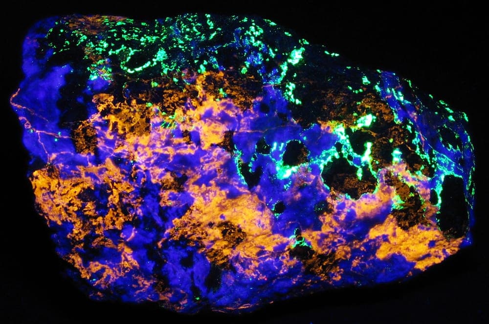 Clinohedrite mineral