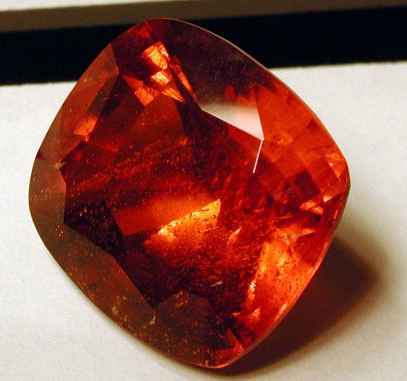 Clinohumite mineral