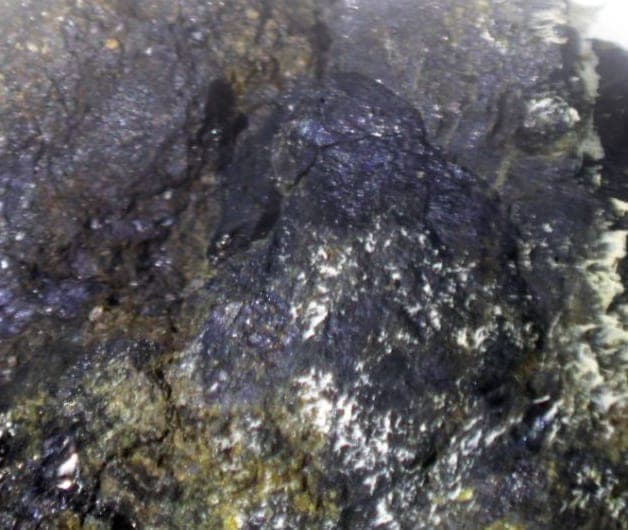 Corvusite mineral