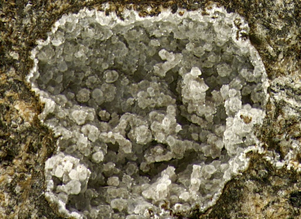 Cowlesite mineral