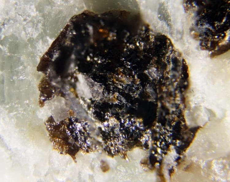 Davidite-(Ce) mineral — Davidite (Ce)