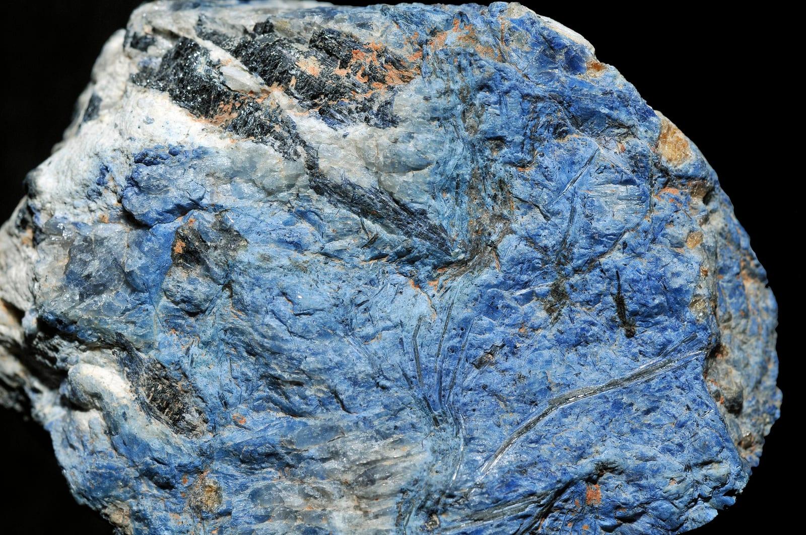 Dumortierite mineral