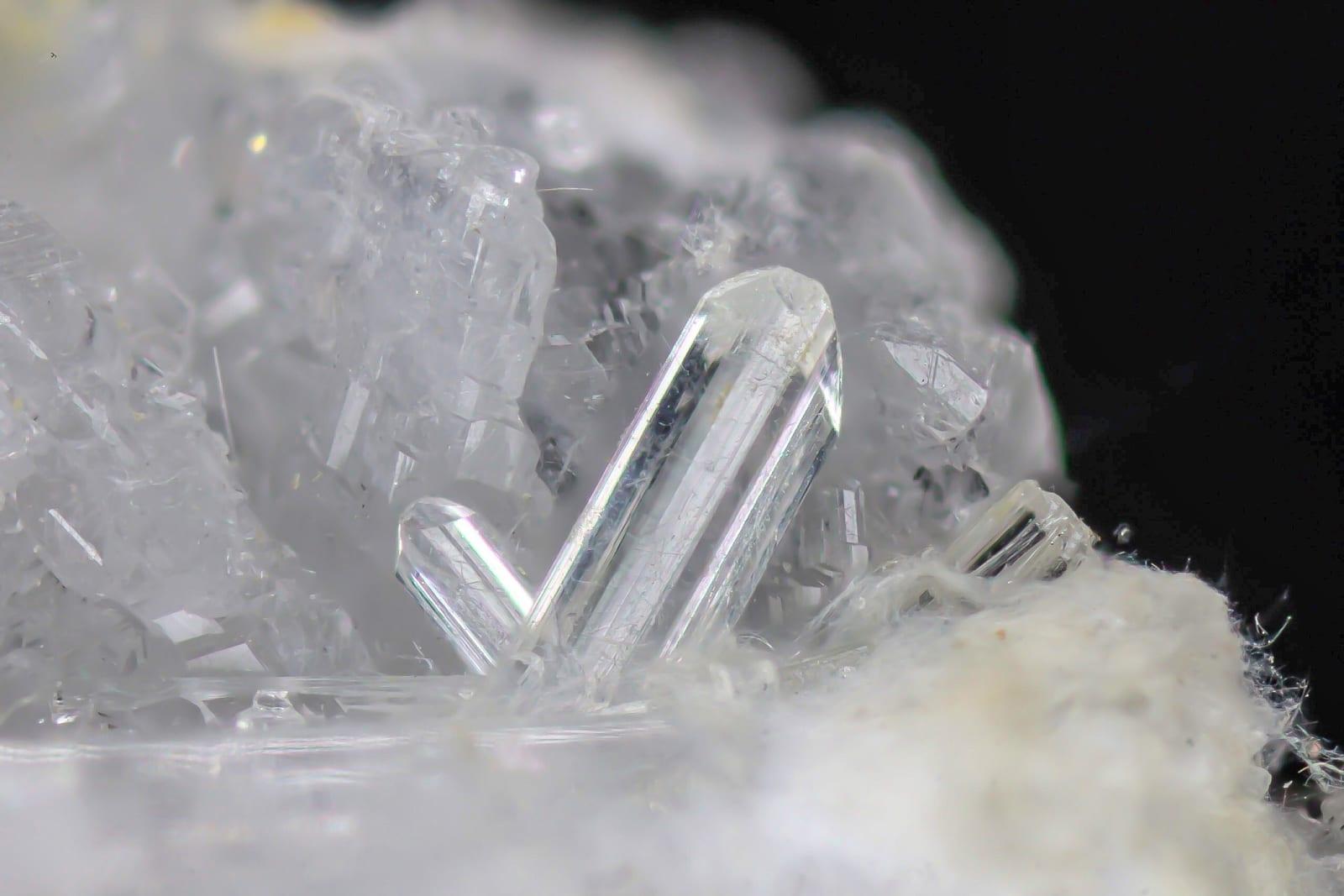 Eakerite mineral