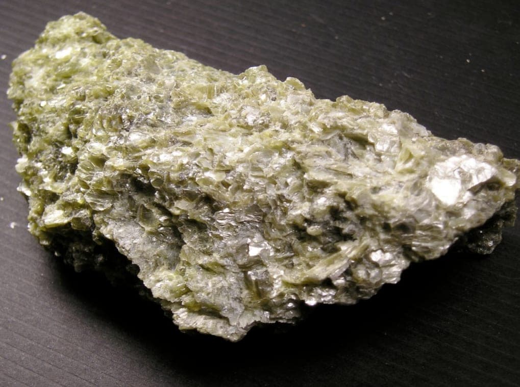Eastonite mineral