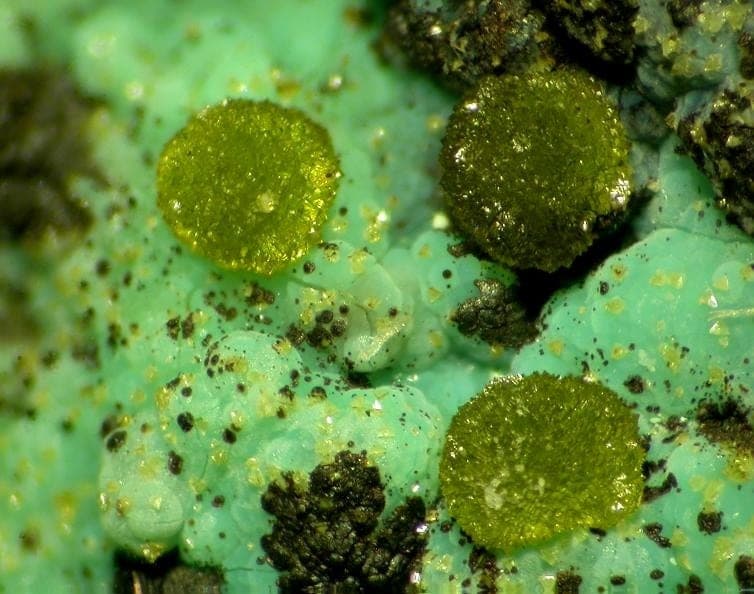 Eulytine mineral