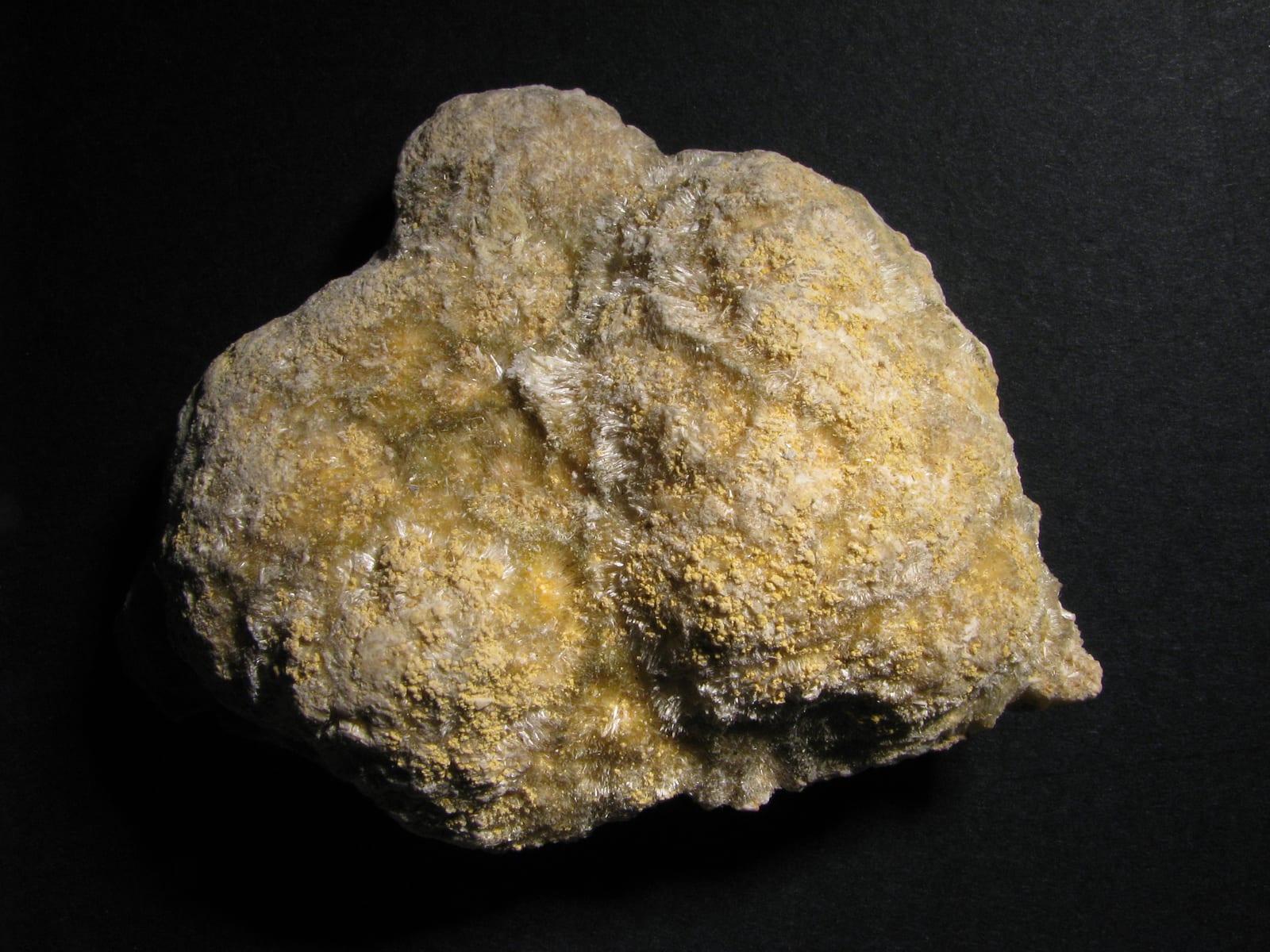 Fibroferrite mineral