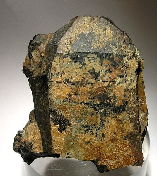 Gadolinite-(Y) mineral — Gadolinite (Y) 23904