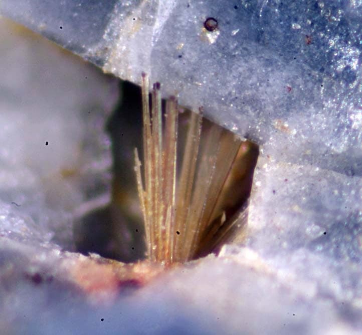 Hellandite-(Ce) mineral — Hellandite (Ce)