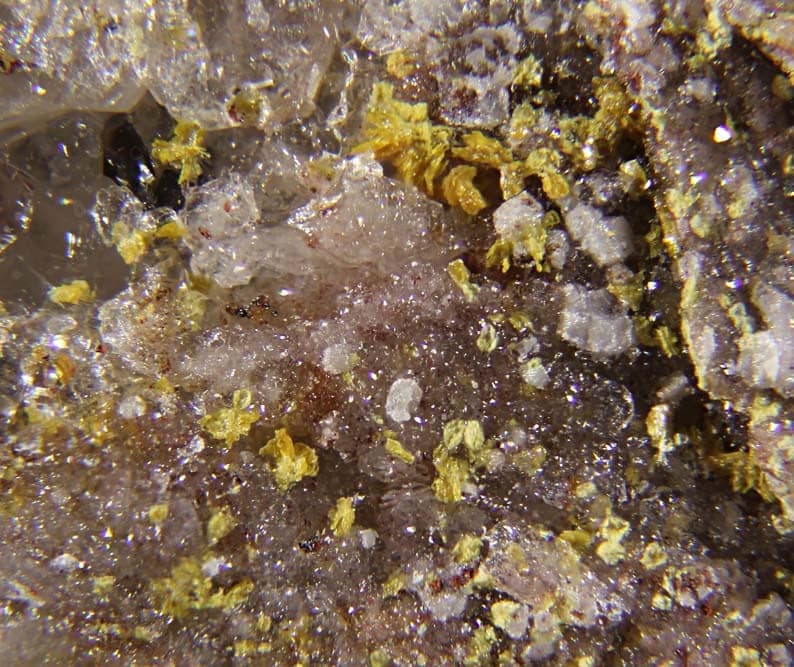 Heyite mineral