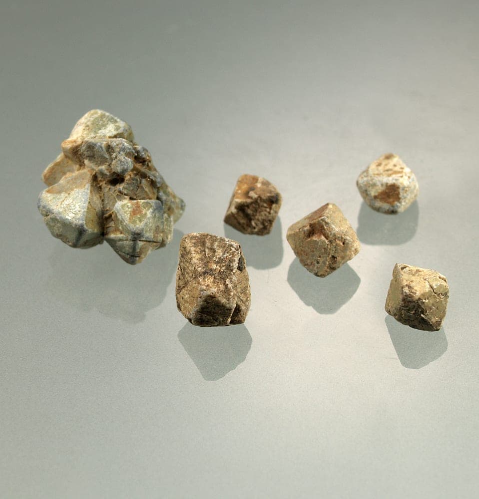Hydropyrochlore mineral