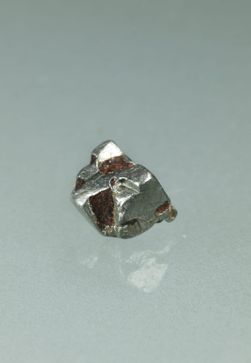 Isoferroplatinum mineral