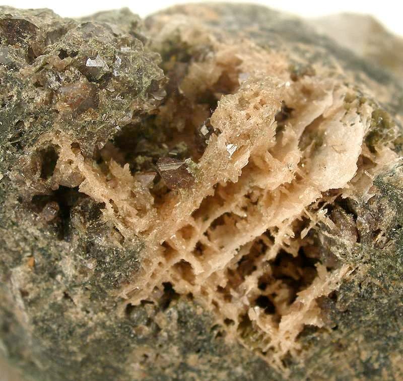 Leucophosphite mineral