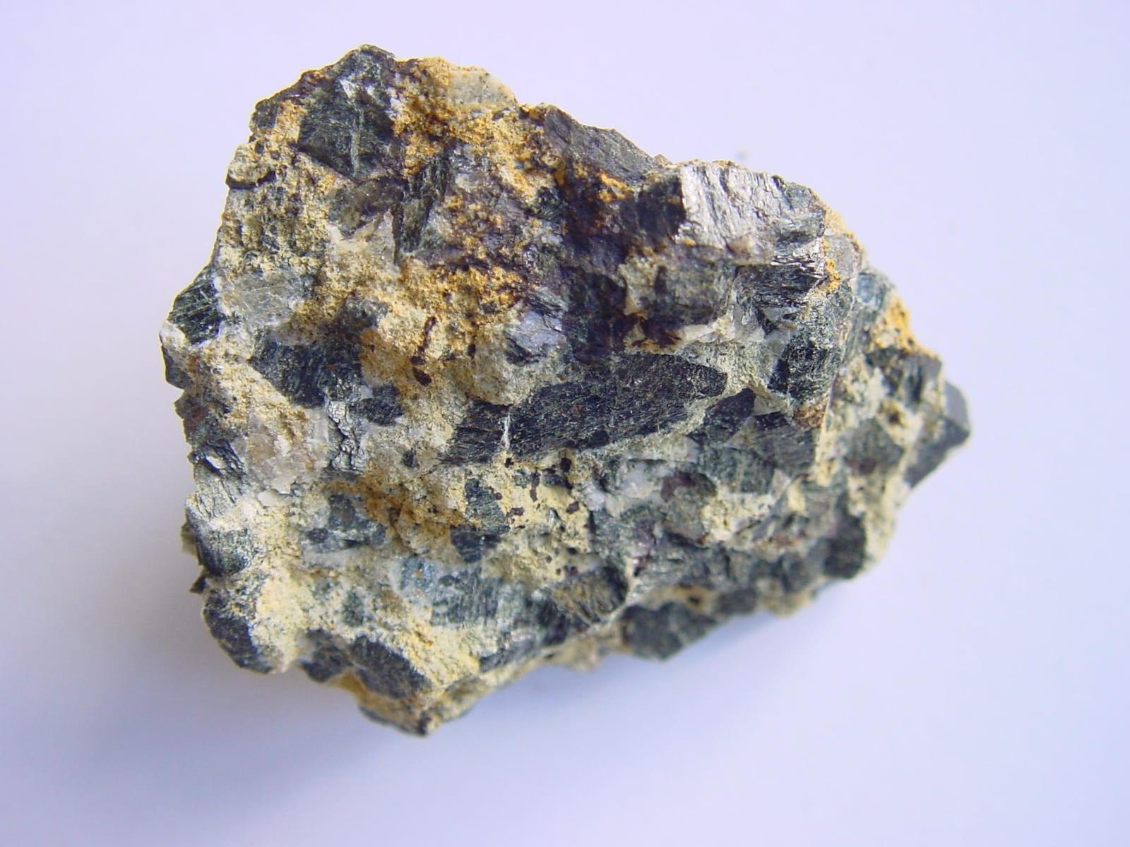 Magnesio-hastingsite mineral — Magnesiohastingsite