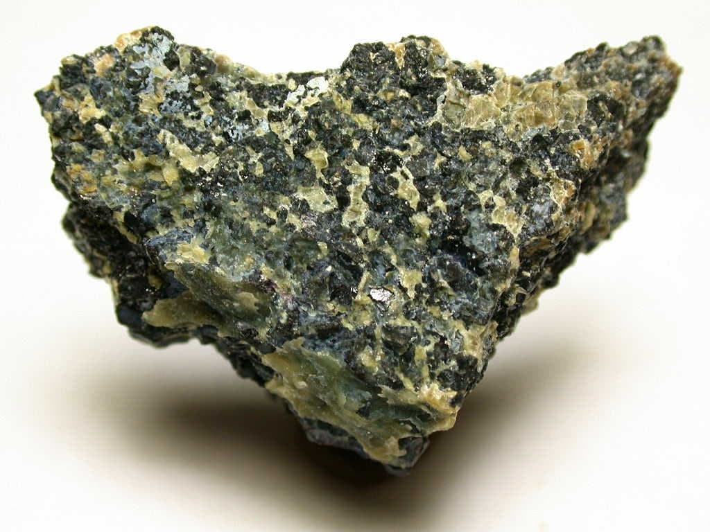 Magnesiochromite mineral