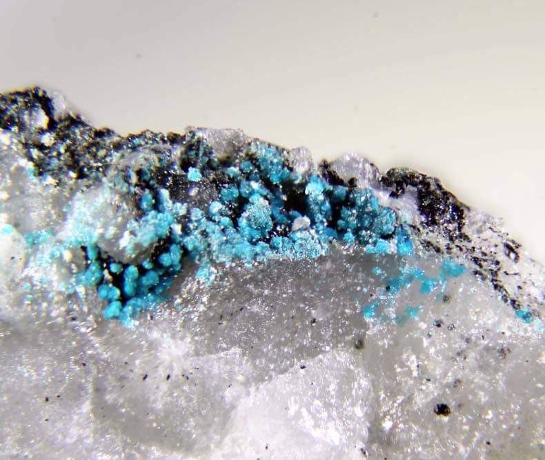 Mahnertite mineral