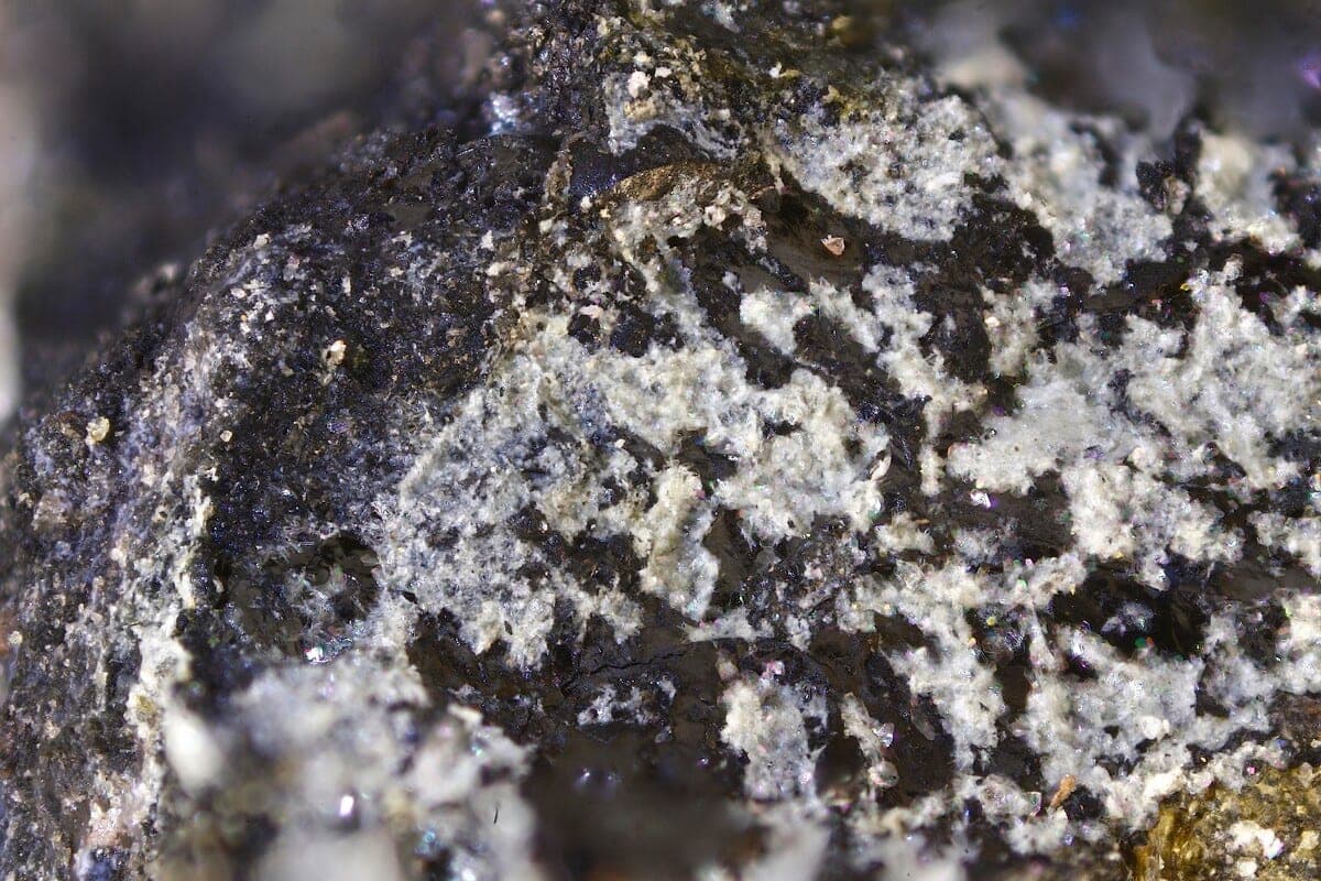 Metakahlerite mineral