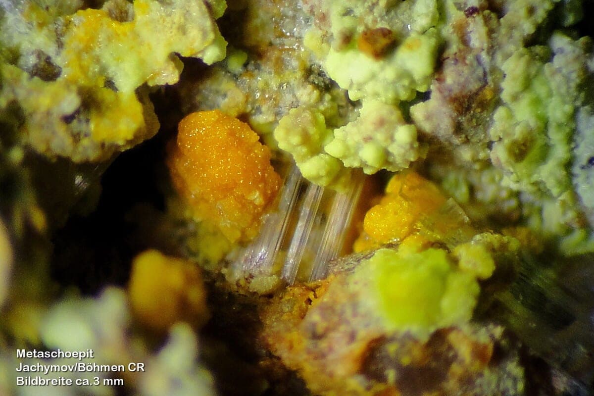 Metaschoepite mineral