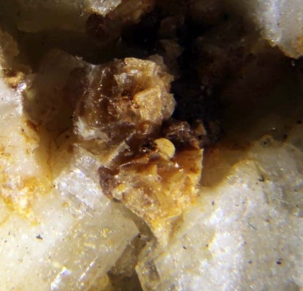 Okanoganite-(Y) mineral — Okanoganite (Y)