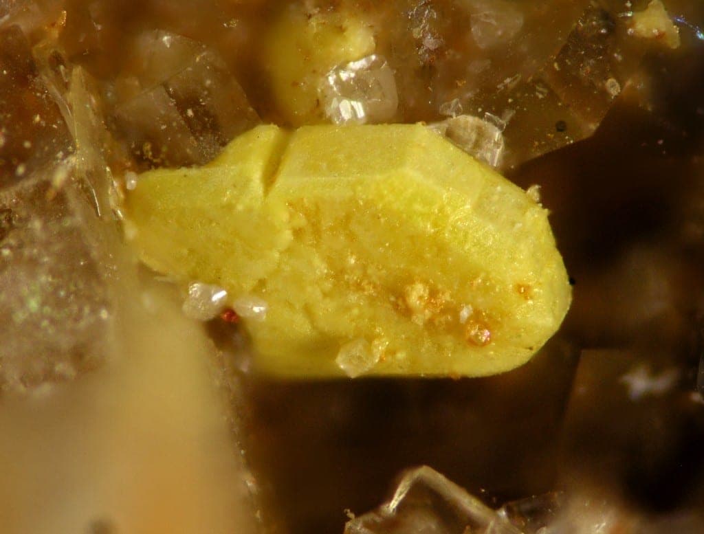 Oxyplumboroméite mineral