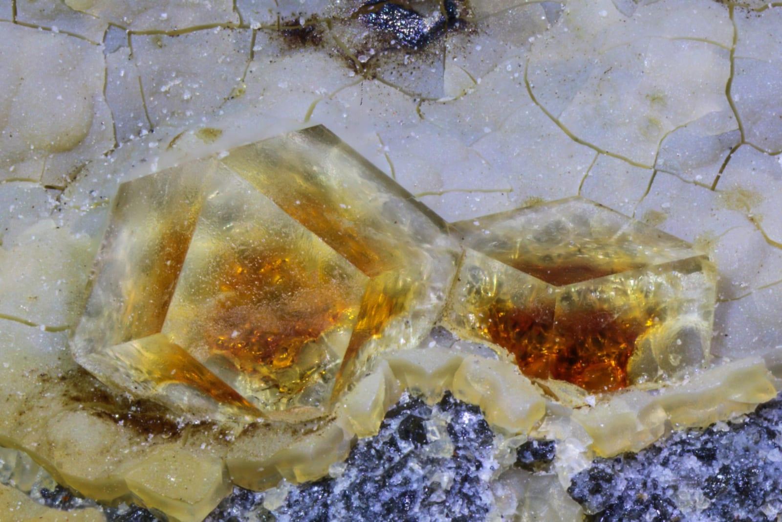 Paulingite-Ca mineral — Paulingite (ca)3539 3