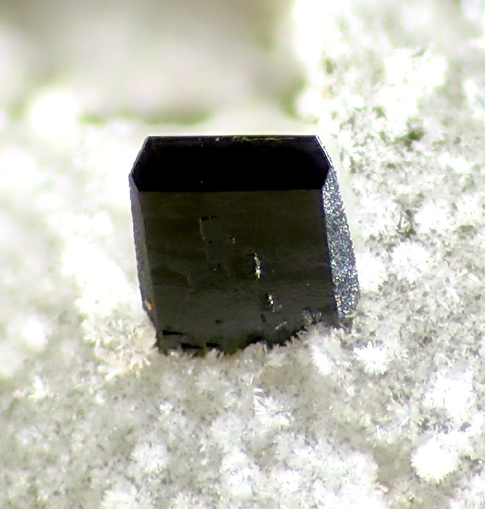 Perloffite mineral