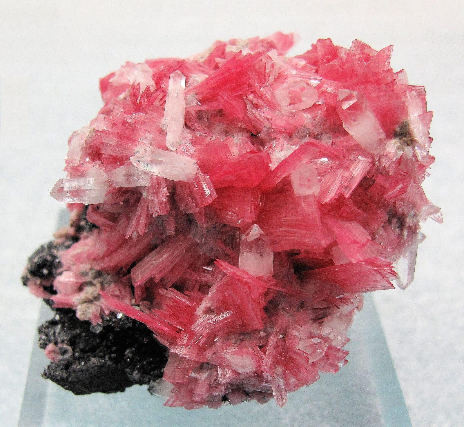 Pink Rhodonite mineral — Rhodonite   Wikipedia