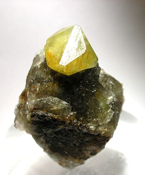 Rhodizite mineral