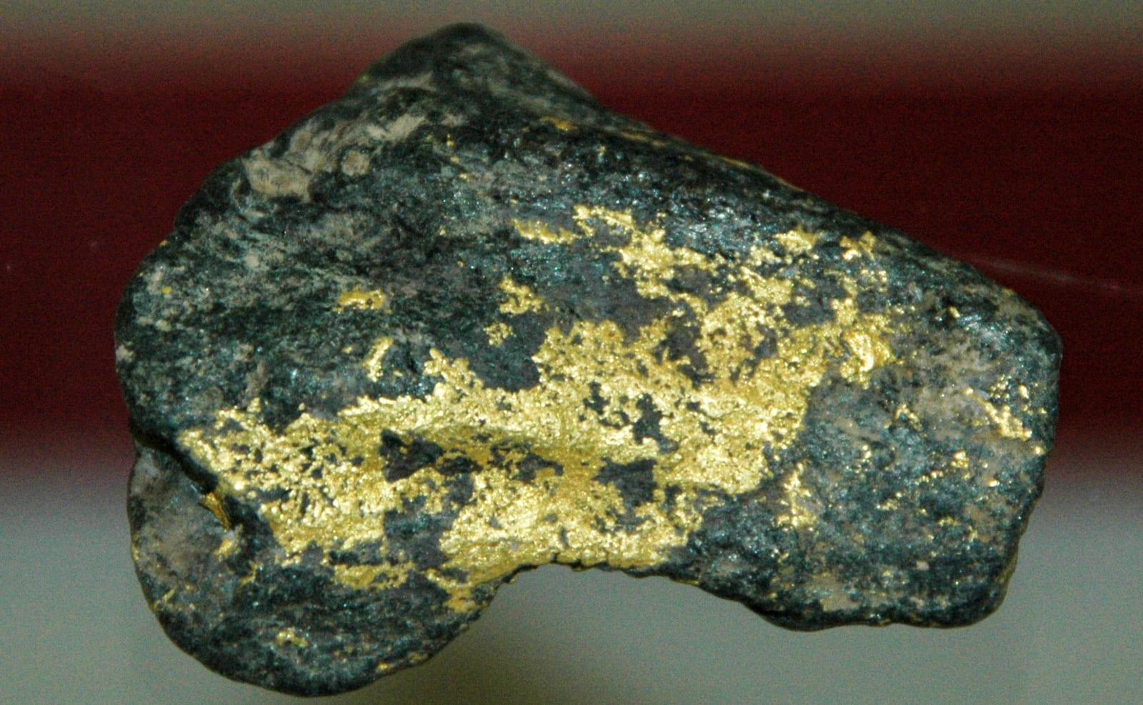 Roscoelite mineral