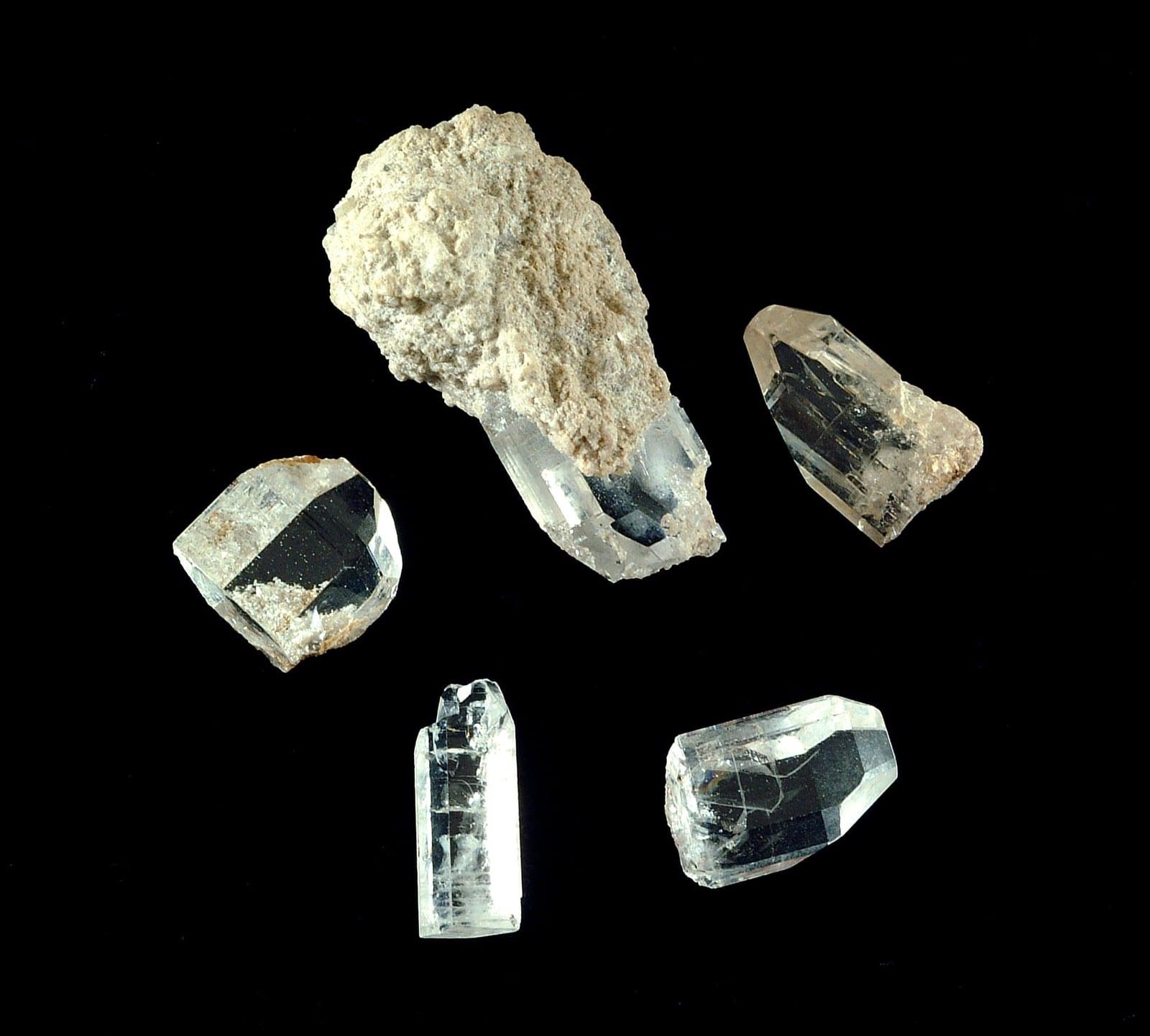 Sherry Topaz gemstone — Topaz (GeoDIL number   247)