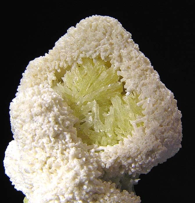 Shortite mineral