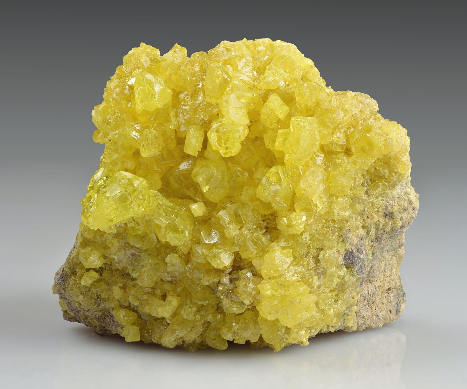 Sulfur mineral