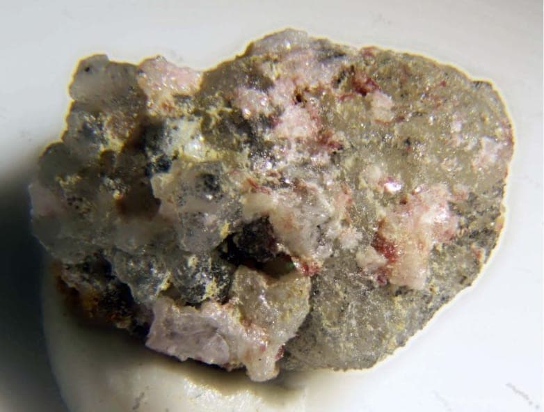 Thérèsemagnanite mineral