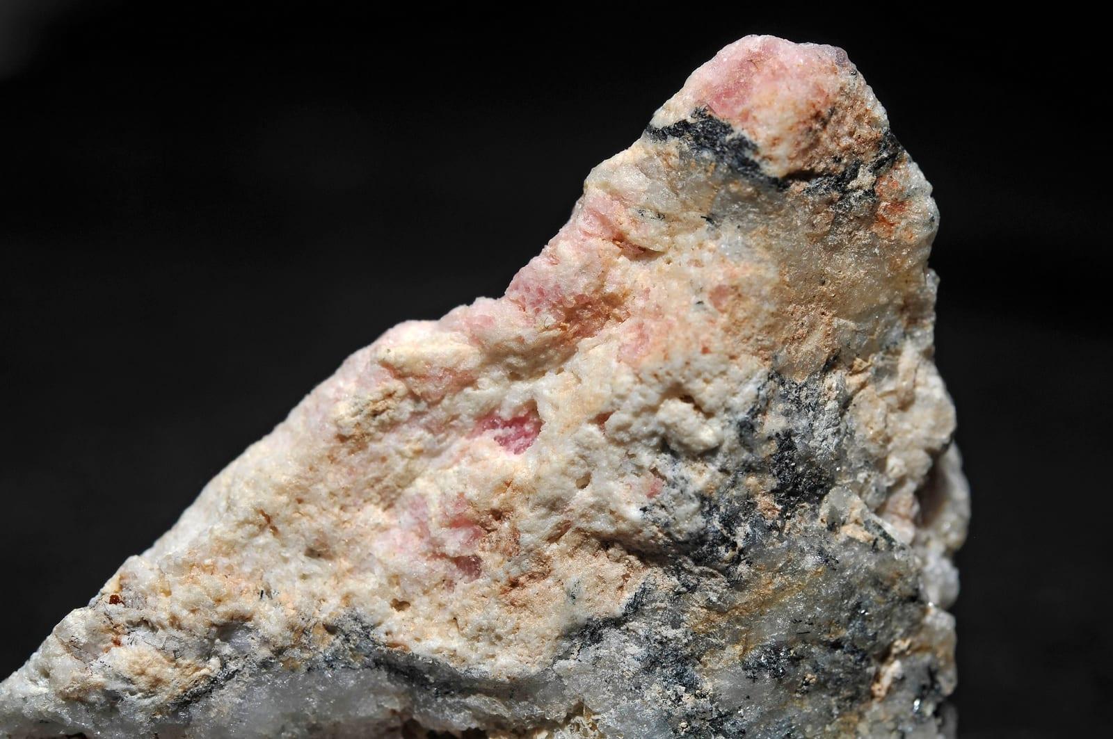 Tugtupite mineral
