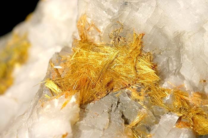 Wakabayashilite mineral