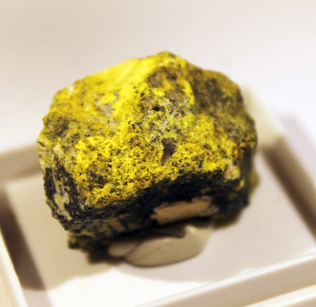 Yttrotungstite-(Ce) mineral — Yttrotungstite (Ce)
