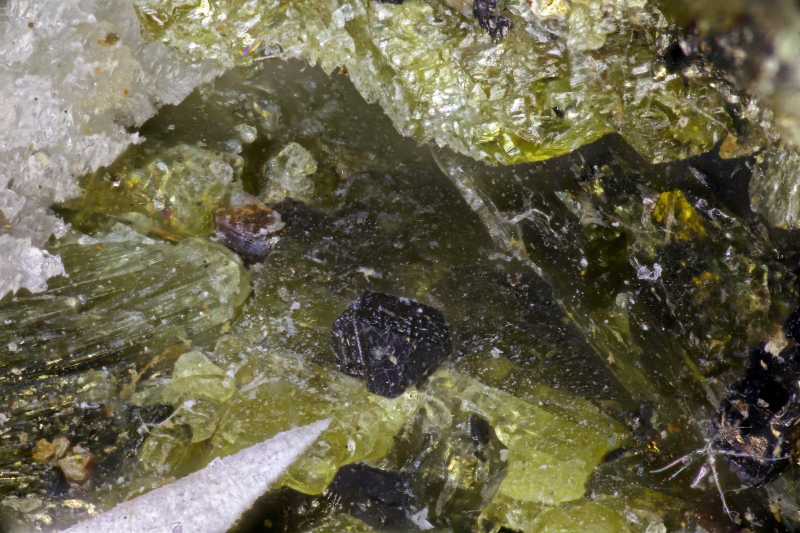 Zirkelite mineral