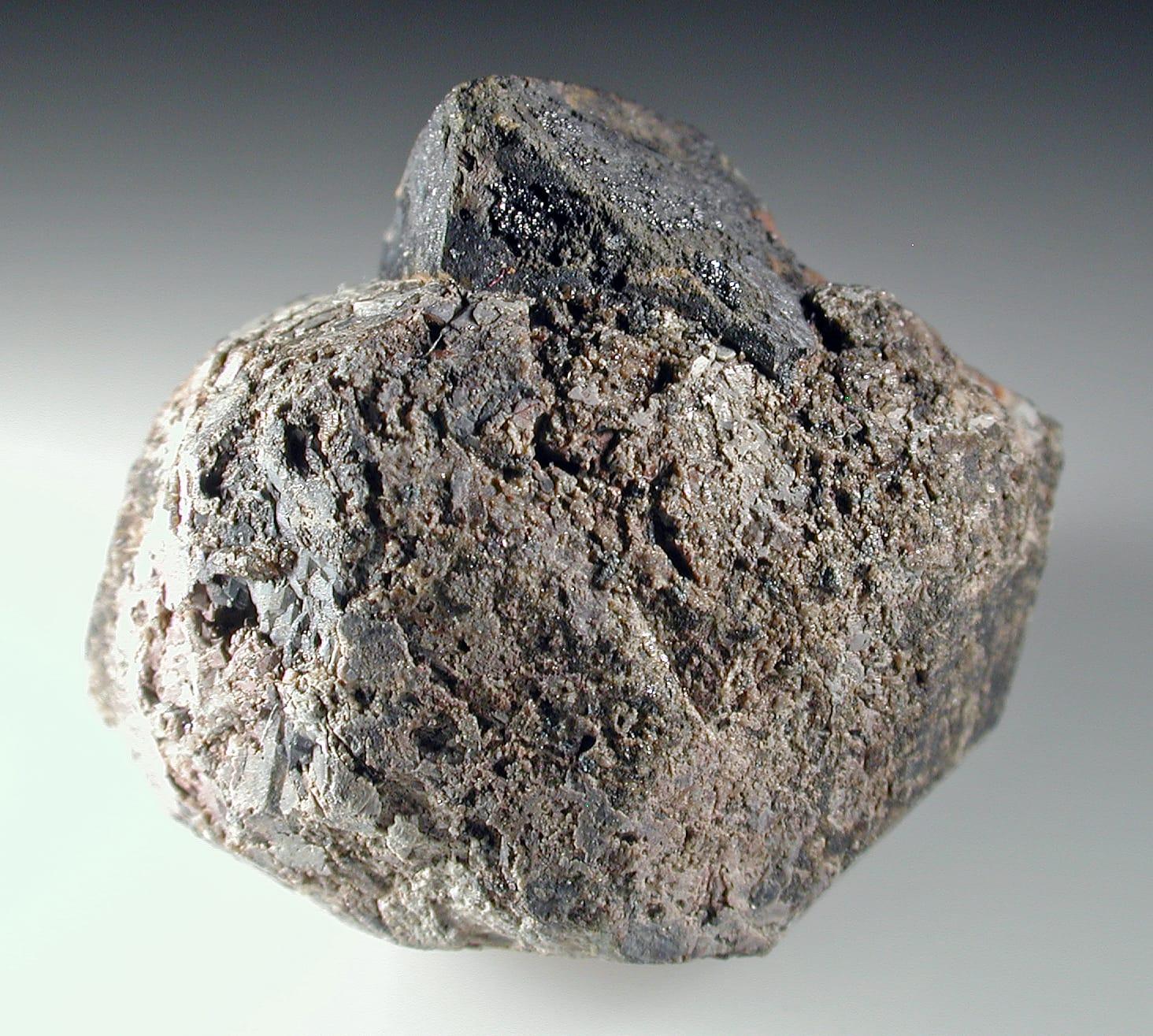 Kimzeyite, Perovskite 492311 at Cove Creek Bridge, Hot Spring County, Arkansas
