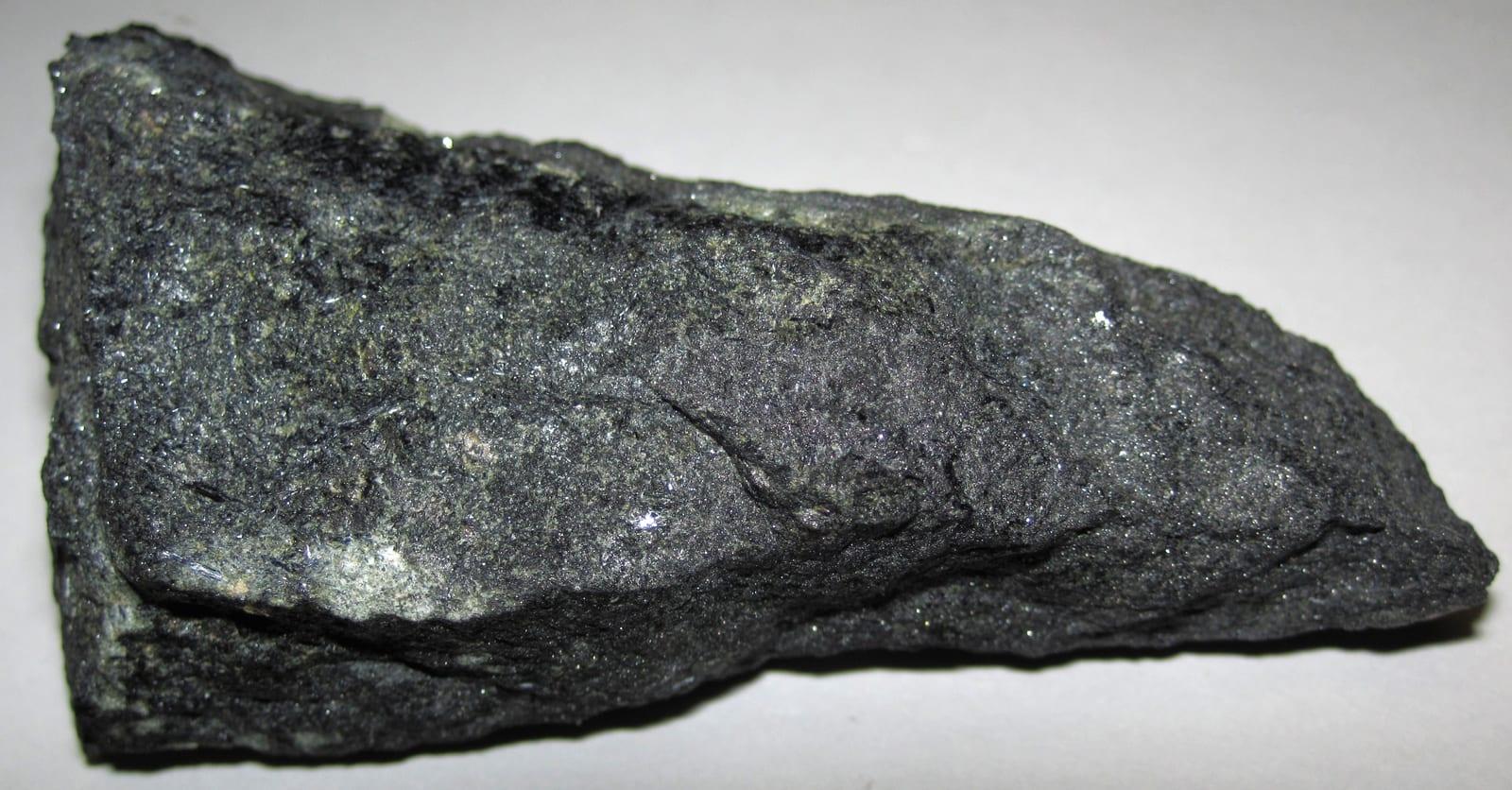 Holmquistite mineral