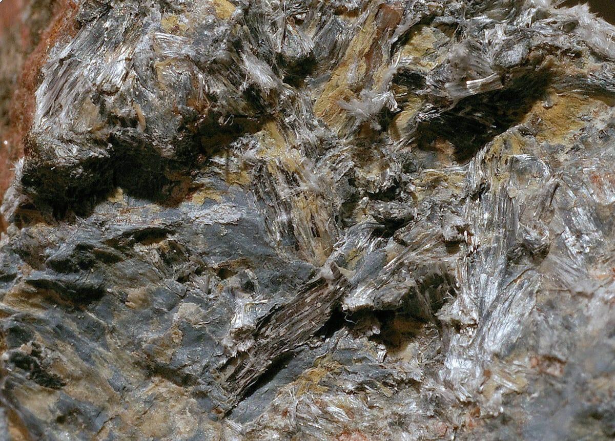 Magnesio-riebeckite mineral — Mineralatlas Lexikon Riebeckite (Rbk) amphiboles (english Version)