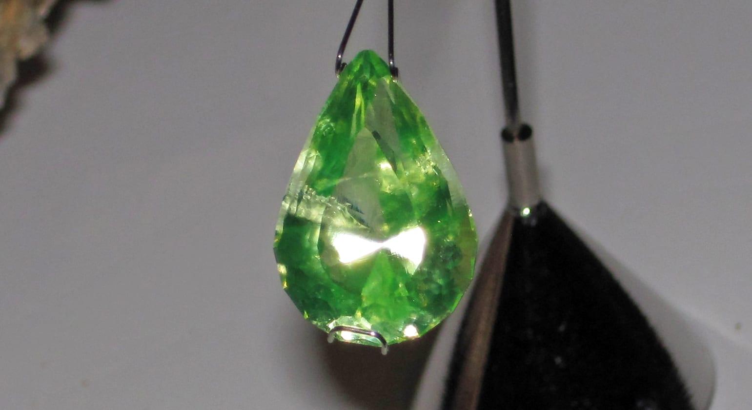 Mexican Opal gemstone — Luminescent hyalite opal (Sierra Madre Occidental Volcanic Province, mid Tertiary; Zacatecas, Mexico) 7 (35778429011)