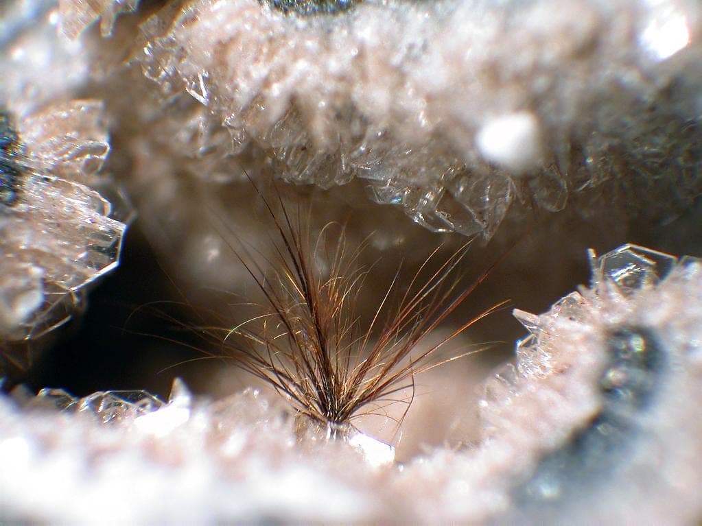 Pseudobrookite mineral